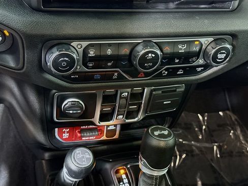 Used 2024 Jeep Wrangler Unlimited AWD/4WD image 7