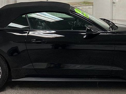 Used 2019 Ford Mustang Premium image 4