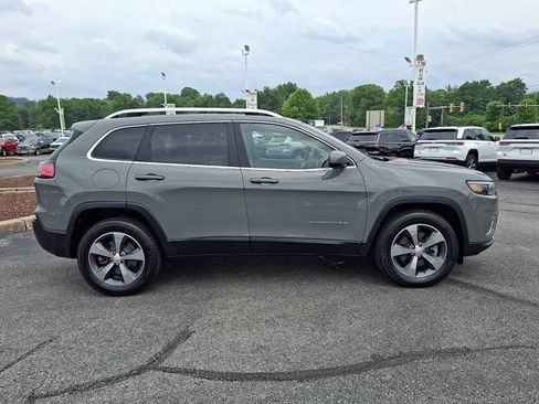 Certified 2019 Jeep Cherokee Limited w/ Trailer Tow Group AWD/4WD image 9