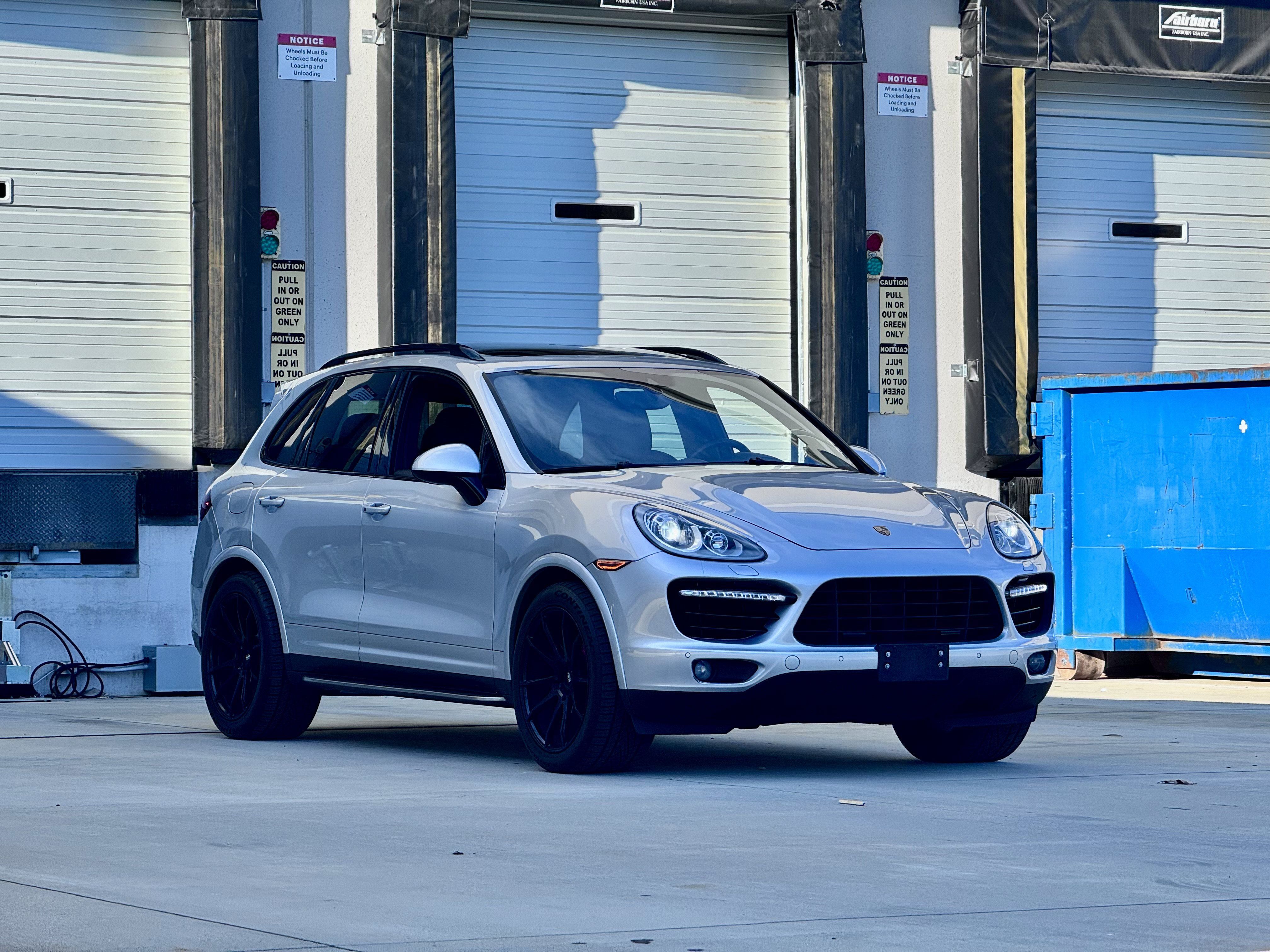 Used 2014 Porsche Cayenne Turbo S AWD/4WD image 3
