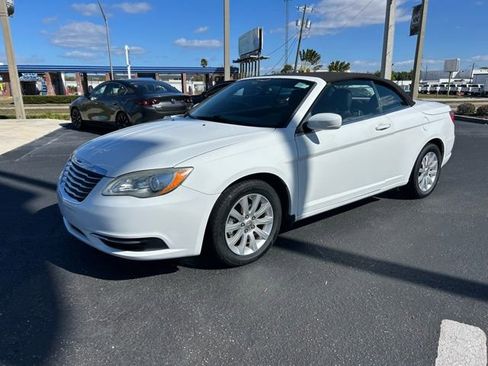 Used 2013 Chrysler 200 Touring image 3