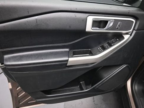 Used 2021 Ford Explorer XLT w/ Equipment Group 202A AWD/4WD image 16
