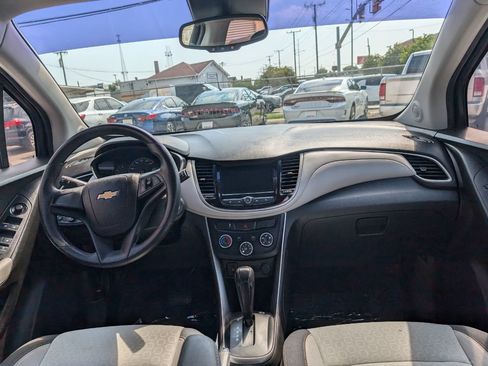 Used 2018 Chevrolet Trax LS FWD image 14