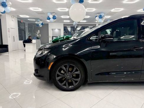 Used 2018 Chrysler Pacifica Limited w/ Advanced Safetytec Group image 6