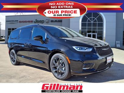 New 2026 Chrysler Pacifica Limited w/ S Appearance Package