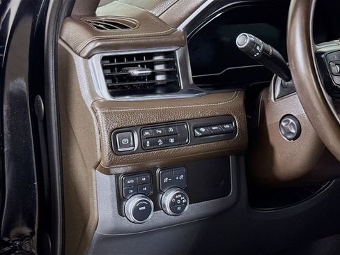 Used 2023 GMC Yukon XL Denali image 8