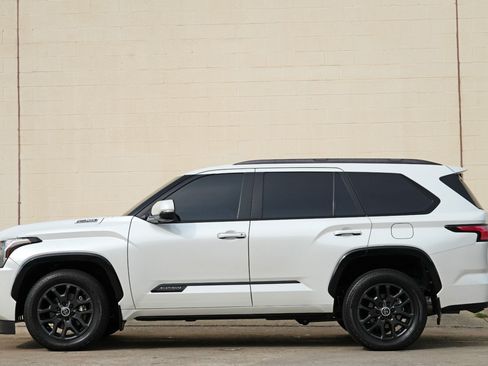 Used 2024 Toyota Sequoia Platinum AWD/4WD image 9