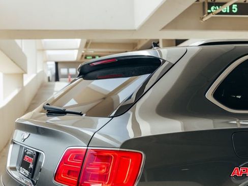 Used 2017 Bentley Bentayga image 35