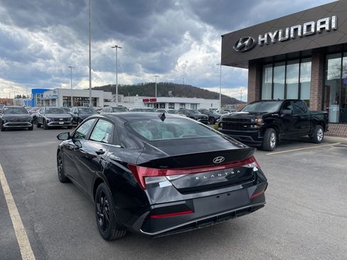 New 2026 Hyundai Elantra SEL Sport Premium FWD image 5