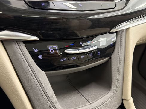 Used 2020 Cadillac XT6 Premium Luxury FWD image 31