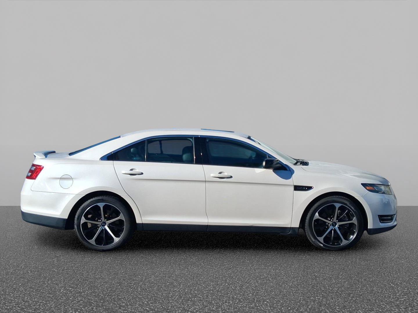 Used 2015 Ford Taurus SHO w/ Equipment Group 401A AWD/4WD image 4