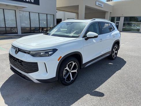 New 2025 Volkswagen Tiguan SE image 3