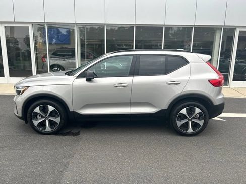 Certified 2025 Volvo XC40 B5 Plus AWD/4WD image 2