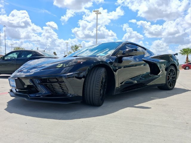 Used 2025 Chevrolet Corvette Stingray Premium Cpe w/ Z51 Performance Package RWD image 4