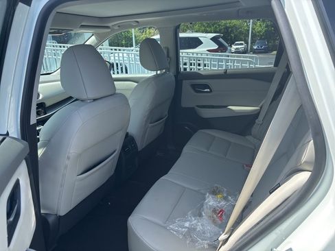 Certified 2021 Nissan Rogue SV w/ Premium Package FWD image 12