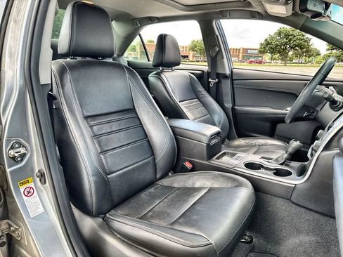 Used 2015 Toyota Camry XLE w/ Moonroof Package FWD image 24