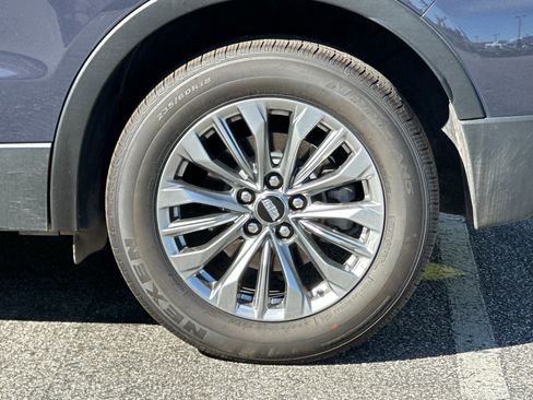 Used 2025 Cadillac XT4 Premium Luxury image 24