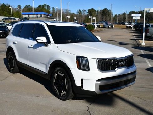 Used 2023 Kia Telluride EX w/ EX Captain's Chair Package image 7