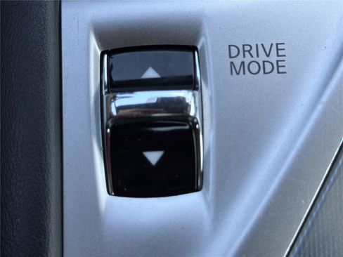Used 2019 INFINITI Q60 3.0t Luxe w/ Essential Package AWD/4WD image 12