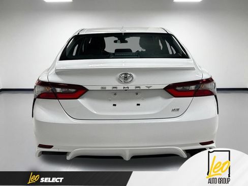 Used 2023 Toyota Camry SE FWD image 8