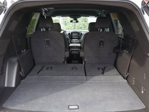 Used 2023 Chevrolet Traverse LT image 9