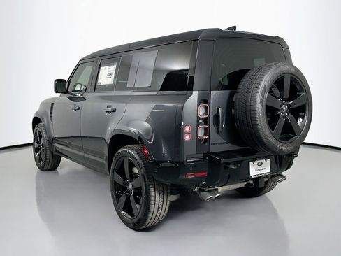 Certified 2025 Land Rover Defender 110 V8 image 5