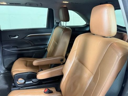 Used 2018 Toyota Highlander Limited FWD image 25