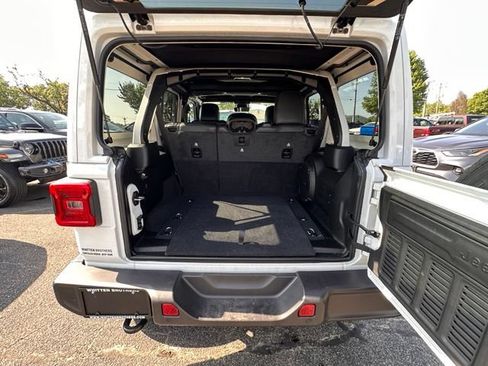Used 2025 Jeep Wrangler Unlimited Sahara AWD/4WD image 13