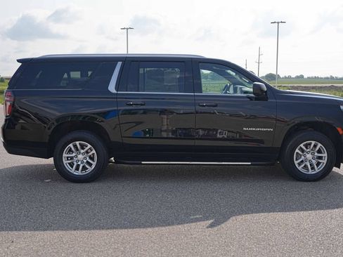 Used 2024 Chevrolet Suburban LT AWD/4WD image 5