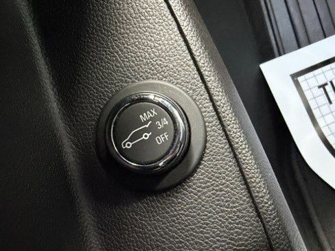 Used 2020 Chevrolet Traverse LT image 33