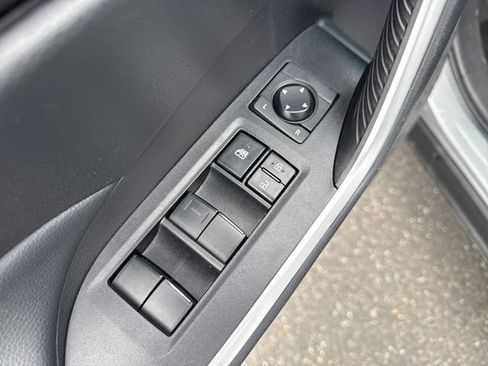 Used 2022 Toyota RAV4 LE AWD/4WD image 24