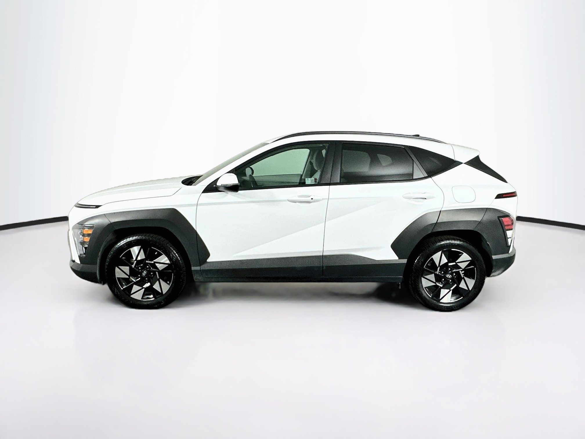 Used 2025 Hyundai Kona SEL FWD image 4