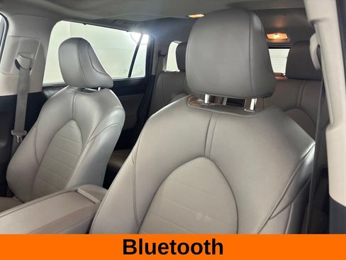 Used 2025 Toyota Highlander XLE AWD/4WD image 14