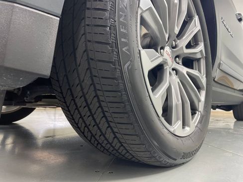 Used 2021 GMC Yukon Denali w/ Denali Premium Package image 12