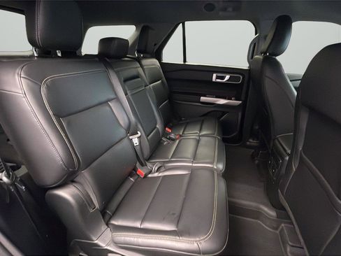Used 2023 Ford Explorer XLT w/ Equipment Group 202A RWD image 13