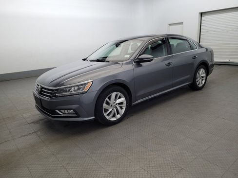 Used 2018 Volkswagen Passat 2.0T SE FWD image 2