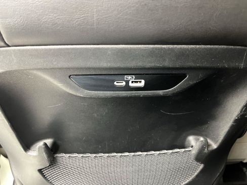 Used 2023 Chrysler Pacifica Touring-L FWD image 11