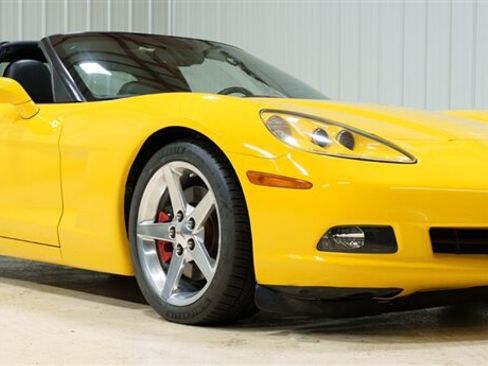 Used 2005 Chevrolet Corvette Coupe w/ Preferred Equipment Group RWD image 1