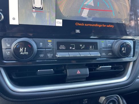 Used 2024 Toyota Grand Highlander Limited image 12