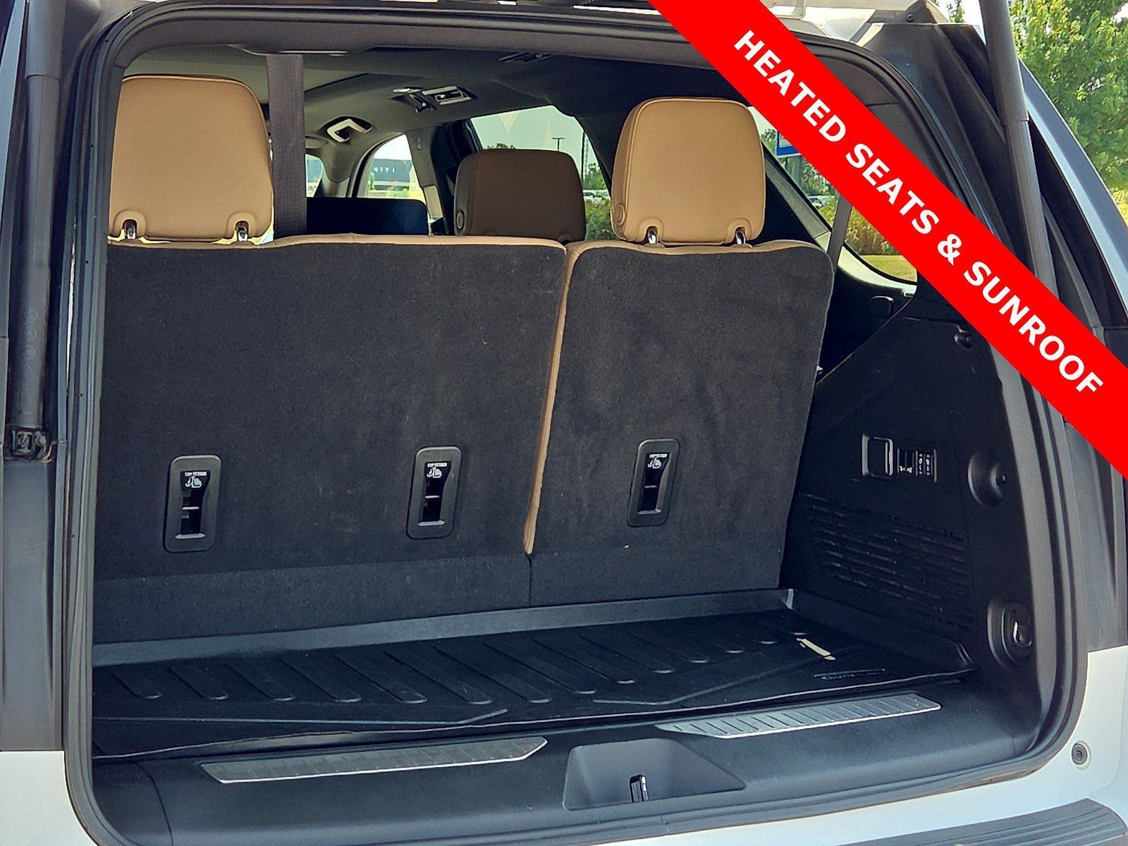 Used 2023 Chevrolet Tahoe Premier w/ Premium Package 2 AWD/4WD image 9