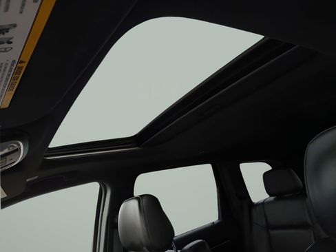 Used 2021 Jeep Grand Cherokee Limited w/ Trailer Tow Group IV image 12