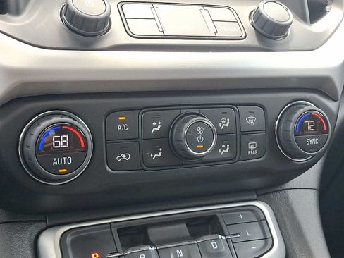 Used 2023 GMC Acadia SLE w/ Driver Convenience Package AWD/4WD image 17