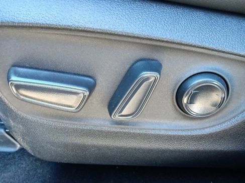 Used 2023 Toyota Highlander Limited image 16