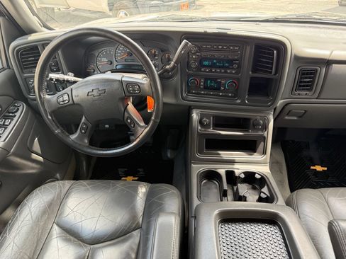 Used 2004 Chevrolet Avalanche 2500 w/ Preferred Equipment Group AWD/4WD image 17