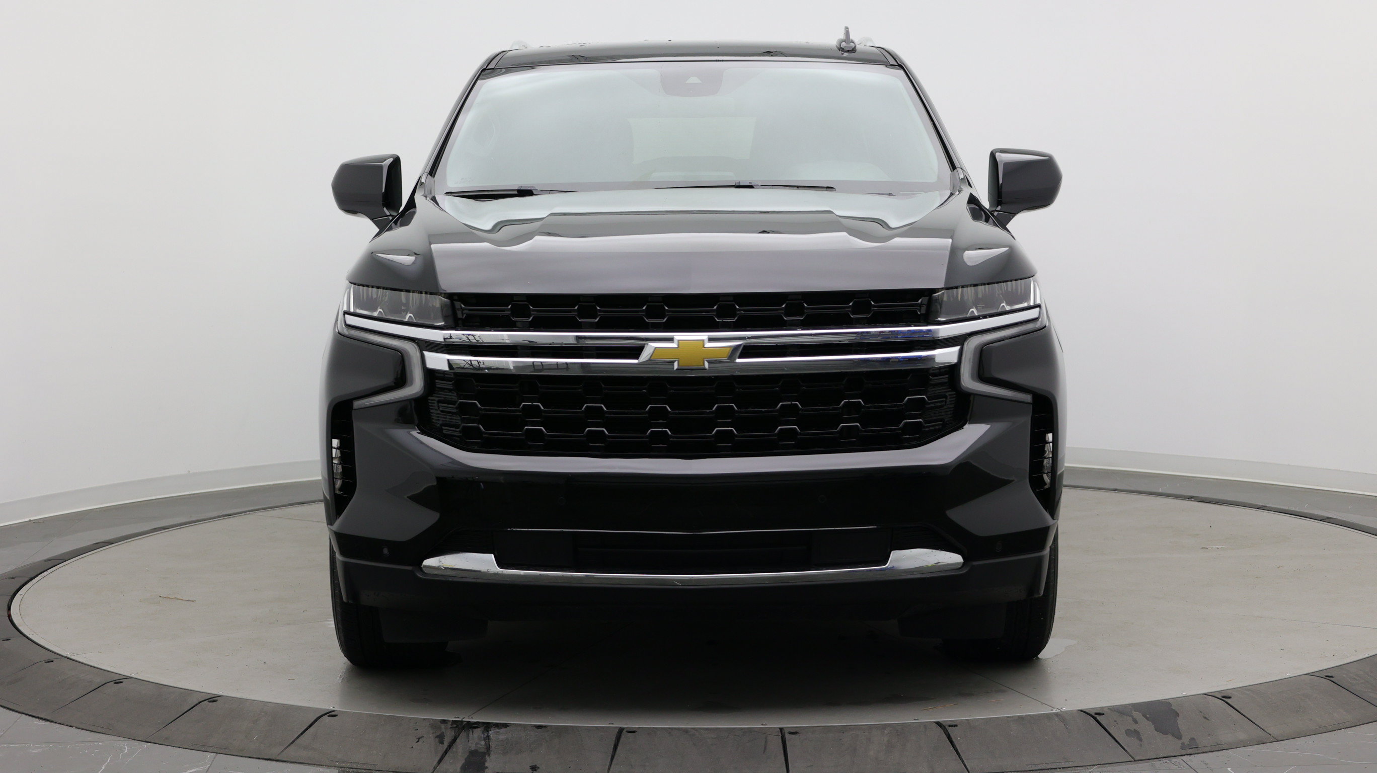 Used 2023 Chevrolet Suburban LS w/ Driver Alert Package RWD image 2