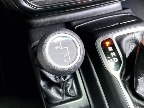 Used 2021 Jeep Gladiator Sport AWD/4WD image 35