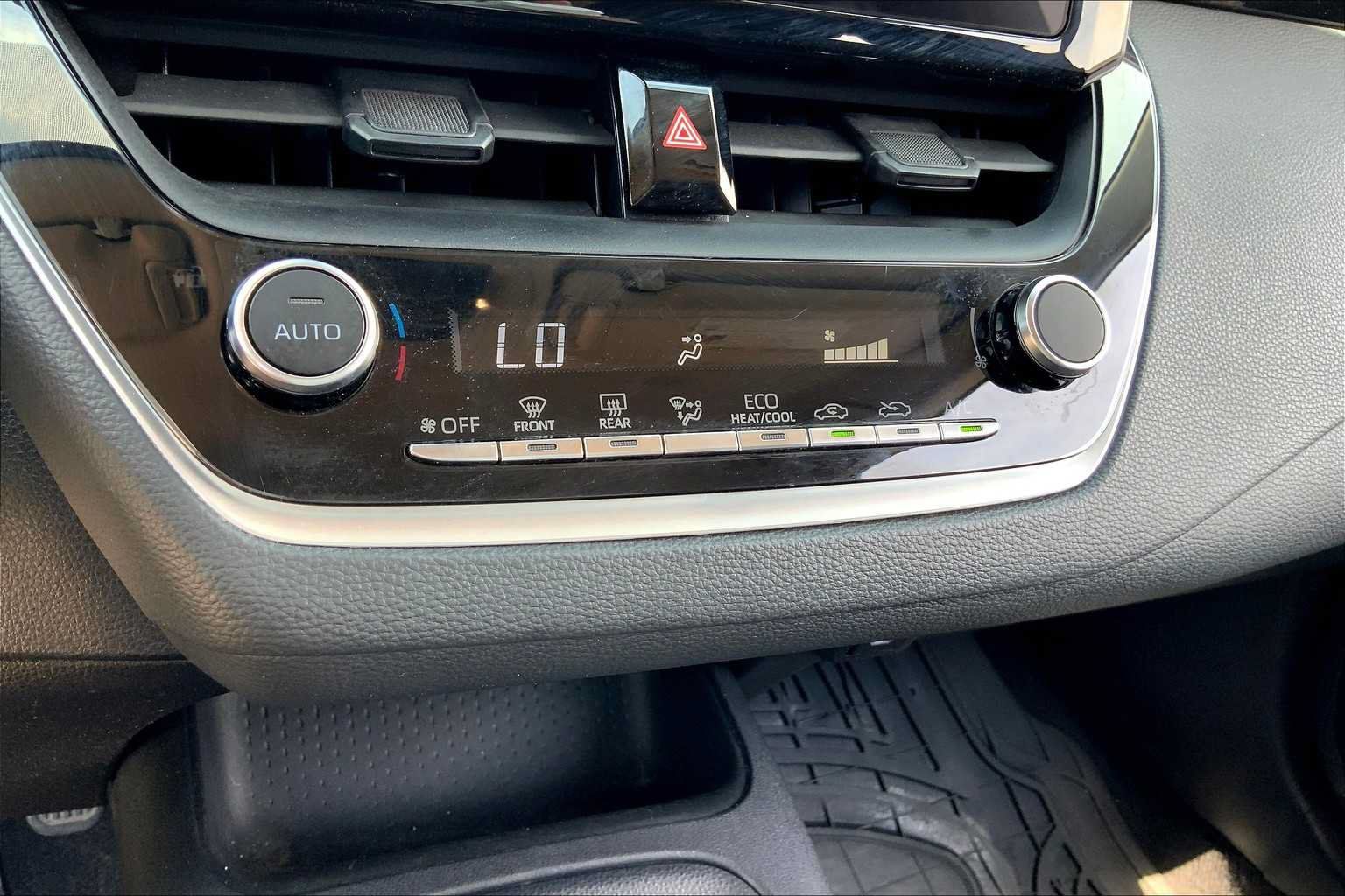 Used 2023 Toyota Corolla LE FWD image 32