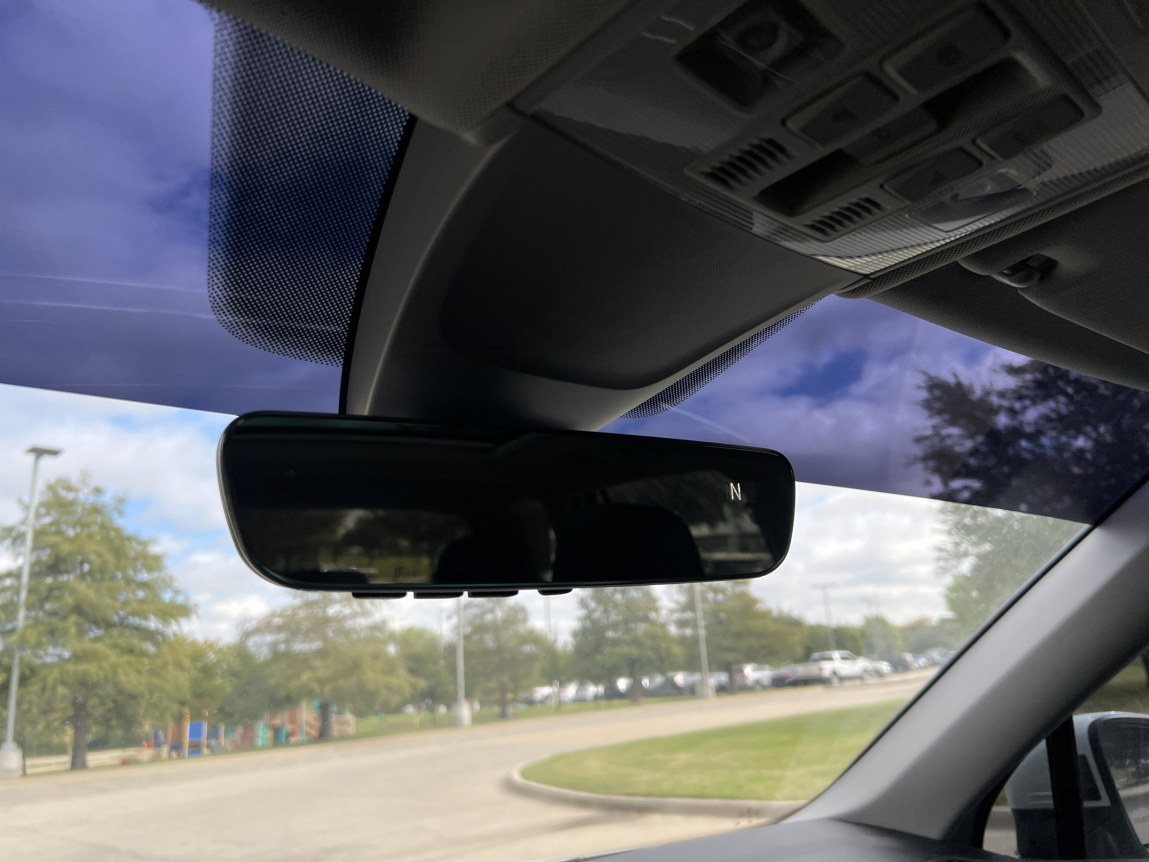 Used 2023 Volkswagen Tiguan SE w/ Panoramic Sunroof Package FWD image 21