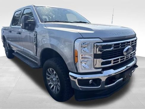 Used 2023 Ford F350 XLT AWD/4WD image 9