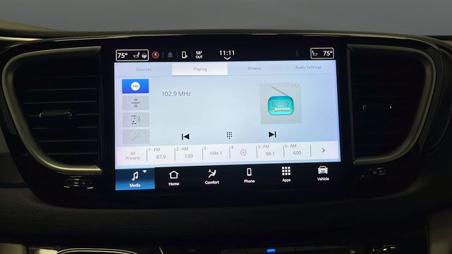 Used 2024 Chrysler Pacifica Touring-L FWD image 14